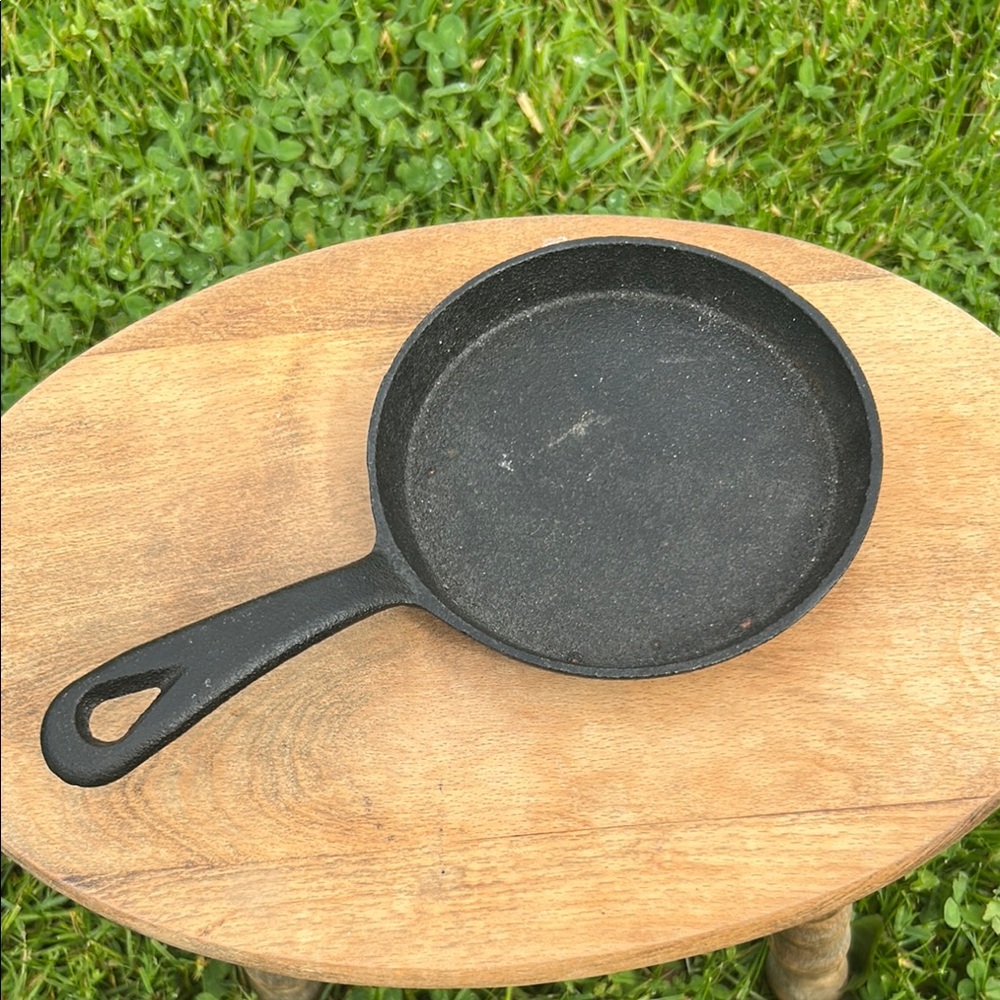Cast iron 5 inch pan